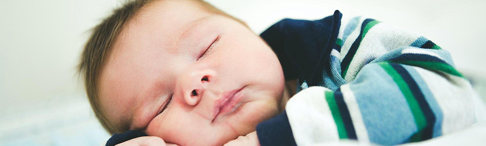 Quanto um recém nascido deve dormir
