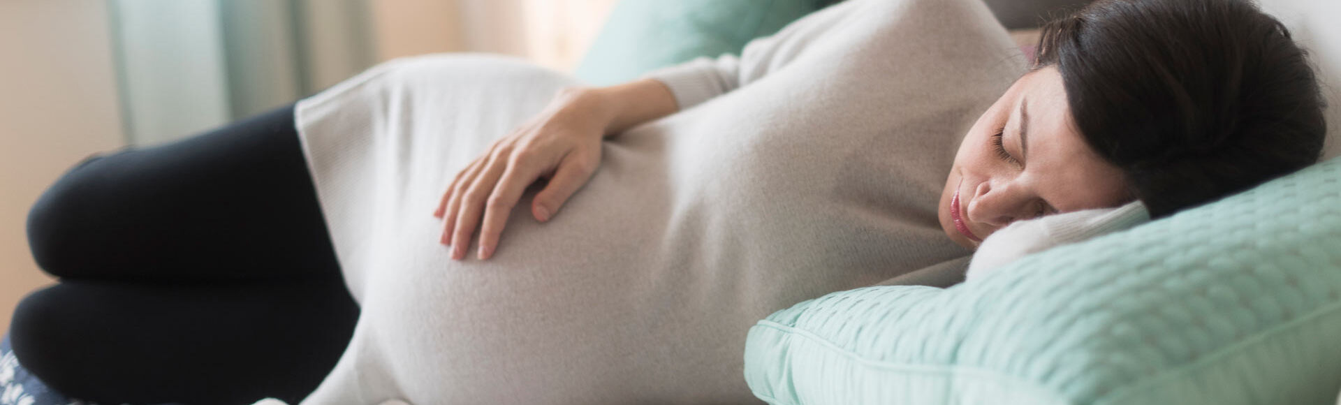 Como dormir melhor no fim da gravidez?